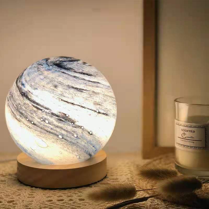 WANDERING PLANET NIGHT LIGHT