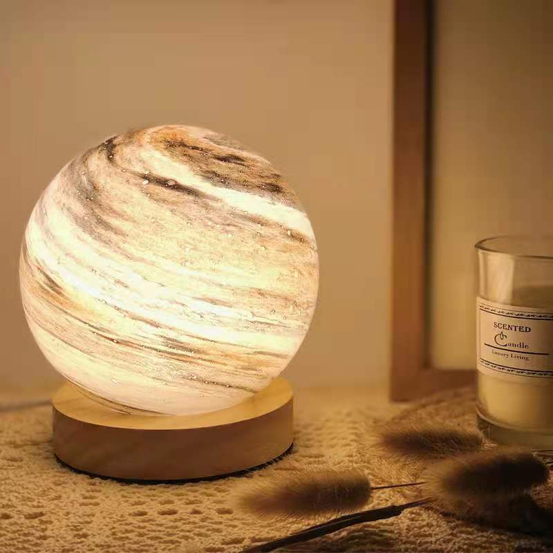 WANDERING PLANET NIGHT LIGHT