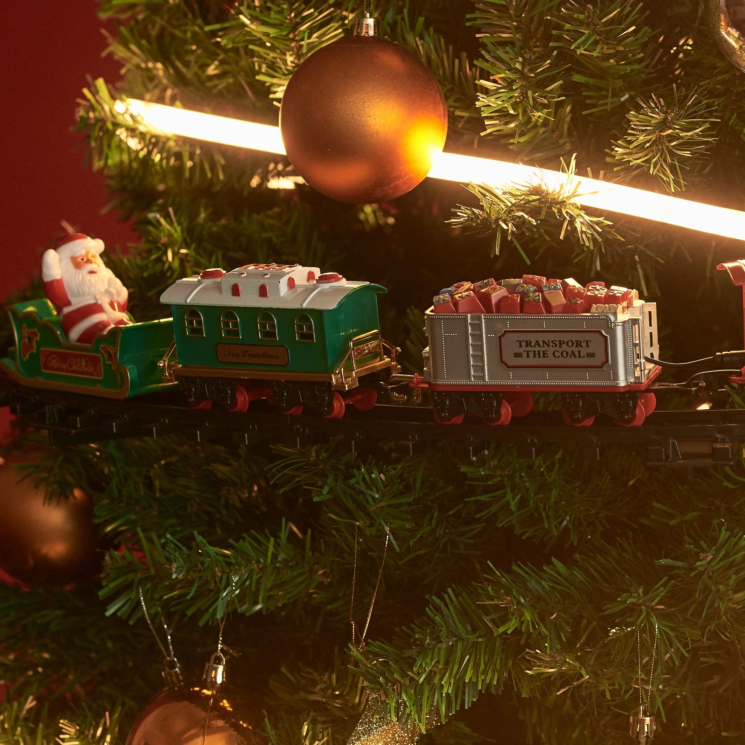 CHRISTMAS TREE DECORATION TRAIN