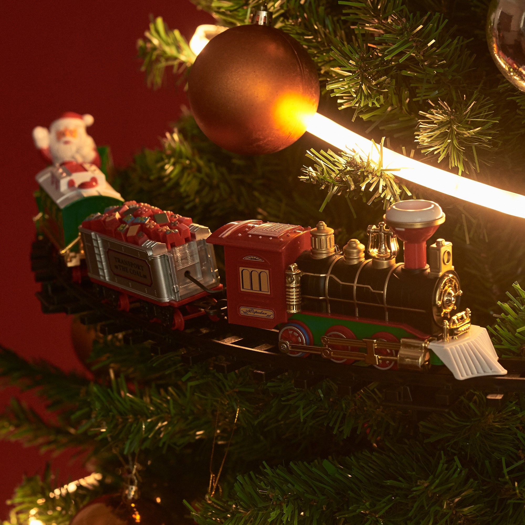 CHRISTMAS TREE DECORATION TRAIN